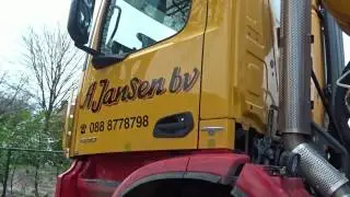 Betonmixer vervoert 23 ton beton!