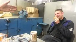 Чувак прется от печенки