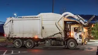 Peterbilt 320 - Heil DuraPack Half/Pack Garbage Truck