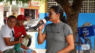 Luciana Eloi marcou presença no Show da Praça cantou 'A Gente Se Entrega'