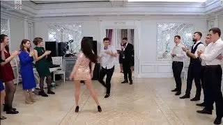 Battle at the wedding of Peter and Christina. Dancing guys against girls