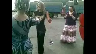 красивые девушки танцуют лезгинку
