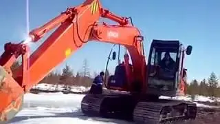 Рыбалка на севере. Копаем лунку для рыбалки экскаватором.миллион просмотров за 2 дня