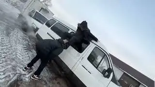 Прыжок казаха с газели. Упал?