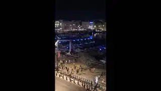 Les supporters marseillais célèbrent leur victoire sur le vieux port ! #PSG #OM