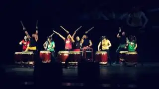 японская  музыка на барабанах