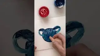 We draw with a one-year-old baby with the finger colors of a tiger. Drawing process.