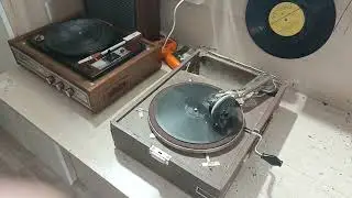 "Враги сожгли родную хату" М.Бернес