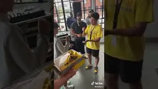 SNEAKERS GIVEAWAY