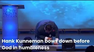 Hank Kunneman bows down before God in humbleness