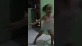 Lagi asyik  joged di intip tetangga