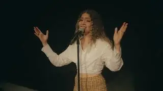 Astrid Celeste - Muy Caro (Official Live Version)