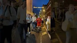 Реакция людей 😅 rustemka танцует на патриках #shortvideo