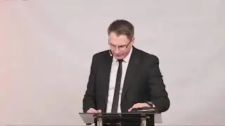 Люди с розами.