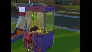 CLAW MACHINE SKEET BALL GAMES IN SIMS4 WHAT DID SHE WIN?