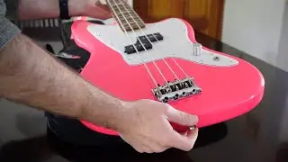 HMNIM Hoppus Signature Jaguar Bass Guitar Unboxing