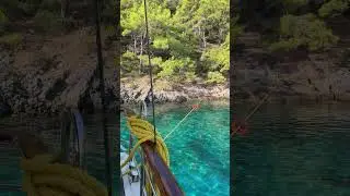 Sarsala koyu’nun gizli cenneti💙🤍 #göcek #summersea #yatchparty #gulet #koy #fethiye #muğla #ege
