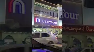 Перекрёсток Самарканд-дарвоза Ташкент Узбекистан At Samarkand-darvoza mall Tashkent, Uzbekistan