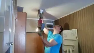 Как сверлить отверстия в потолке без пыли...