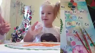 Алиса рисует лисичку и складывает пазлы в книжечке про котенка)