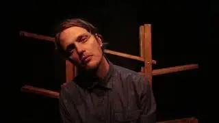 Sob o tempo, o peso.