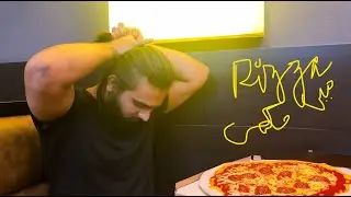 Pizza Mei Makhi Nikl ai 🤮