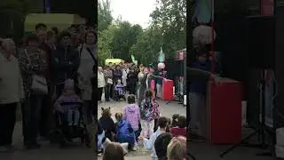 Фестиваль уличных театров / бабули читают