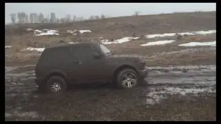 Niva 4x4 Urban off road в грязи.