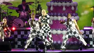 Gwen Stefani performs Wind It Up at Anaheims Honda Center 30th Sept 09 2023 aka Arrowhead Pond