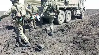 Эвакуация раненых русских солдат и менин