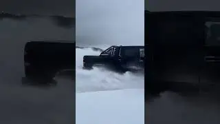 Ram trx кружит по снежному полу