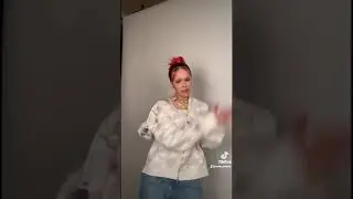 инстасамка танцует под песню Клавы коки)