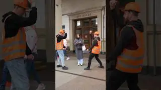 ПОМЕШАЛИ ЛЮДЯМ