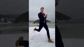 Slippery surface doesn't stop Shakiro 🔥🕺❄️☕️ #shakira #wheneverwherever #coffee #dancing