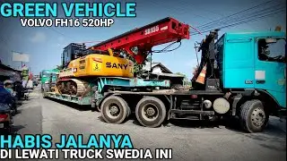 Semua Minggir Saat Volvo FH16 520 HP Membawa Mesin Rig Bohr Melewati Jalan Kampung Yang sempit