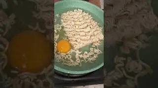 mukbang mie goreng