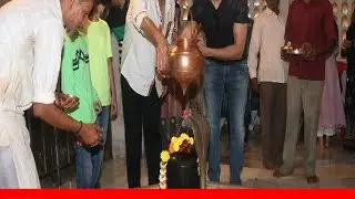 Hrithik Roshan & Sussanne Khan Offer Prayers To Lord Shiva Along With Family On Mahashivratri 😱