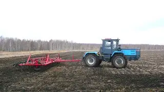 Первый день работы в поле на тракторе ХТЗ-17221 с КПМ-10, на закрытии влаги.