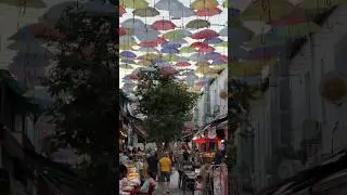 Улица с зонтиками в старой Анталии