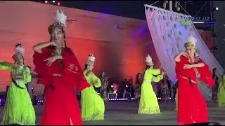 Фестиваль "Ковун сайли" в Хиве завершился большим концертом и праздничным фейерверком.