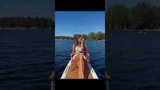 Дрон лодка с русалкой на борту