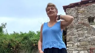 Canotta Ines. Tutorial  parte 2. La scollatura del davanti e le rifiniture.