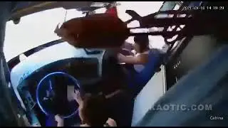 зависли в телефон за рулём!