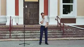 Вот так проходят пятничные вечера в Жлобине на площади Освободителей