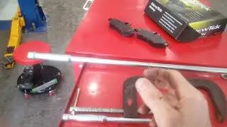 CHANGEING BRAKE PADS is easy Mercedes Sprinter ,Dodge Sprinter