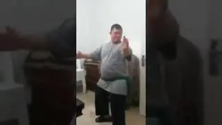 الكل يرقص ههههههه