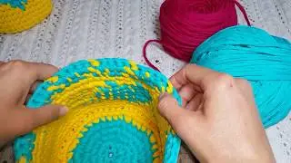 Корзинка крючком из ленточной пряжи с сердечком 😙