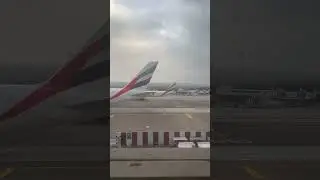Emirates planespotting #dubai #planespotting #emirates