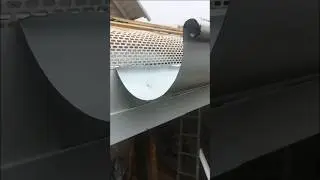 Как правильно и легко установить жёлоб водосточной системы. 