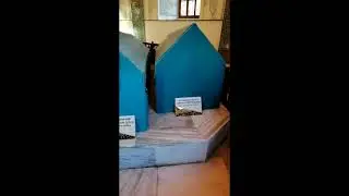 KURULUŞ OSMAN OSMANLI KURUCUSU OSMAN GAZİ KABRİNİN BAŞINDA KURAN'NI  KERİM OKUNUYOR